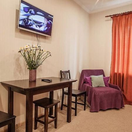 Central Cozy Apartment With Parking! Lviv Luaran gambar