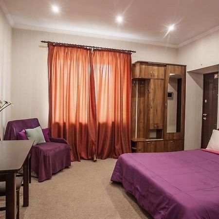 Central Cozy Apartment With Parking! Lviv Luaran gambar