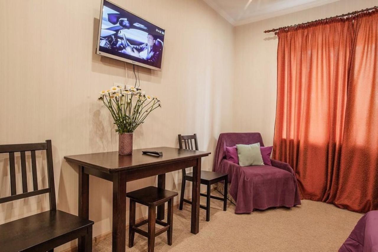 Central Cozy Apartment With Parking! Lviv Luaran gambar